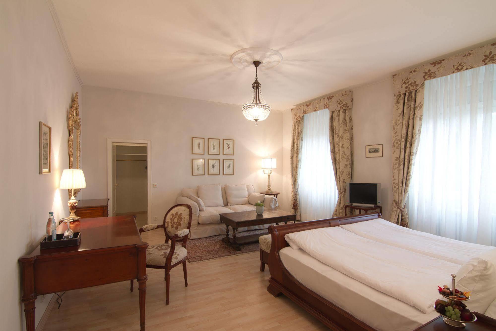 Hotel Romerbad 바덴바일러 외부 사진