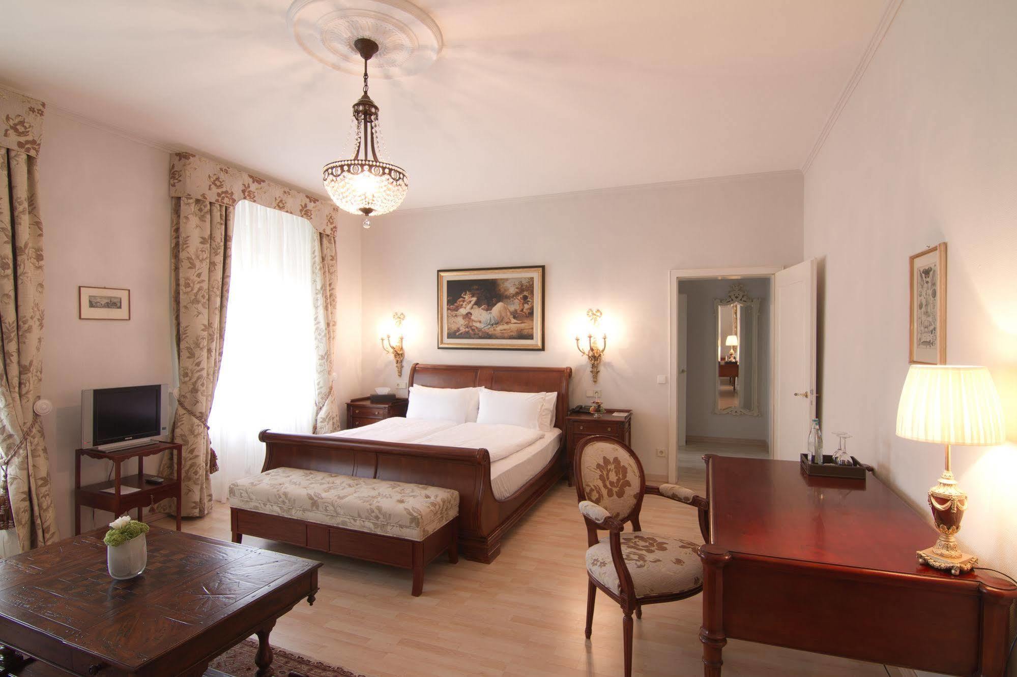 Hotel Romerbad 바덴바일러 외부 사진